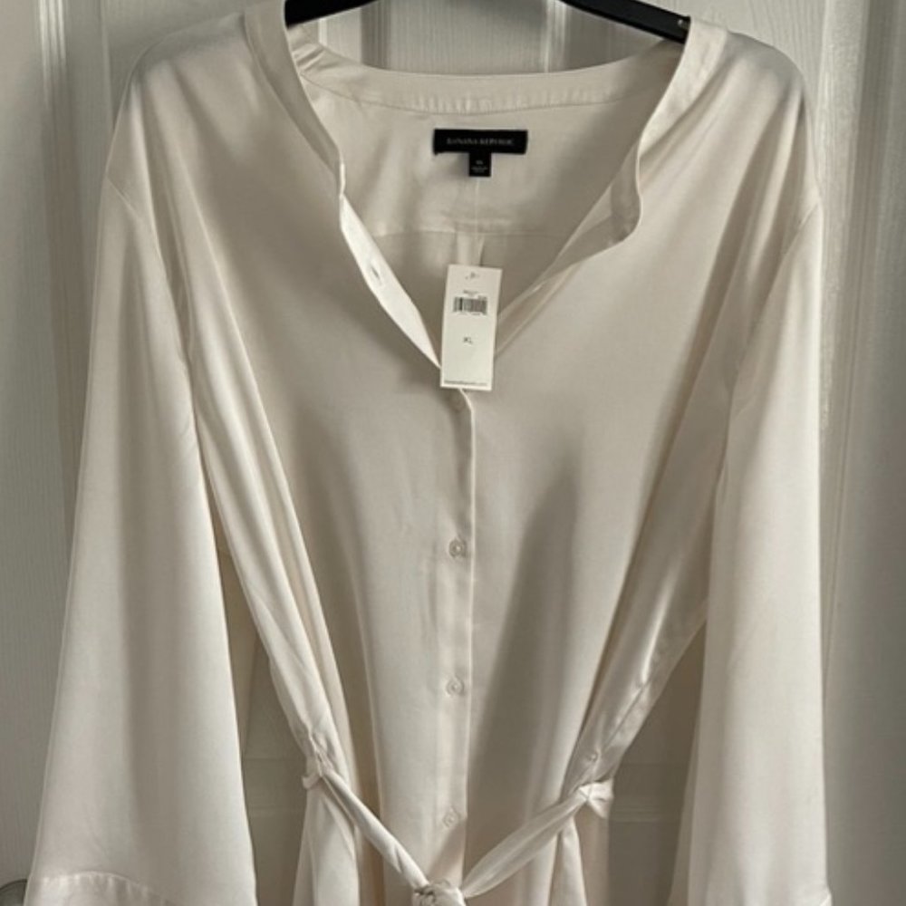 Banana Republic NWT Blouse with sash belt - Picture 2 of 5